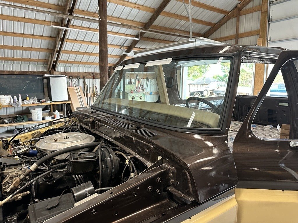 Windshield replacement in progress by Vtrum AutoGlass